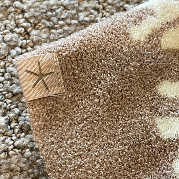 Barefoot Dreams Cozy Chic Ultra Lite Poncho, Tan/Beige Animal Print, One Size - Picture 11 of 13